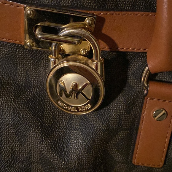 EUC Michael Kors Hamilton bag this bag is the perfect size - Picture 3 of 5